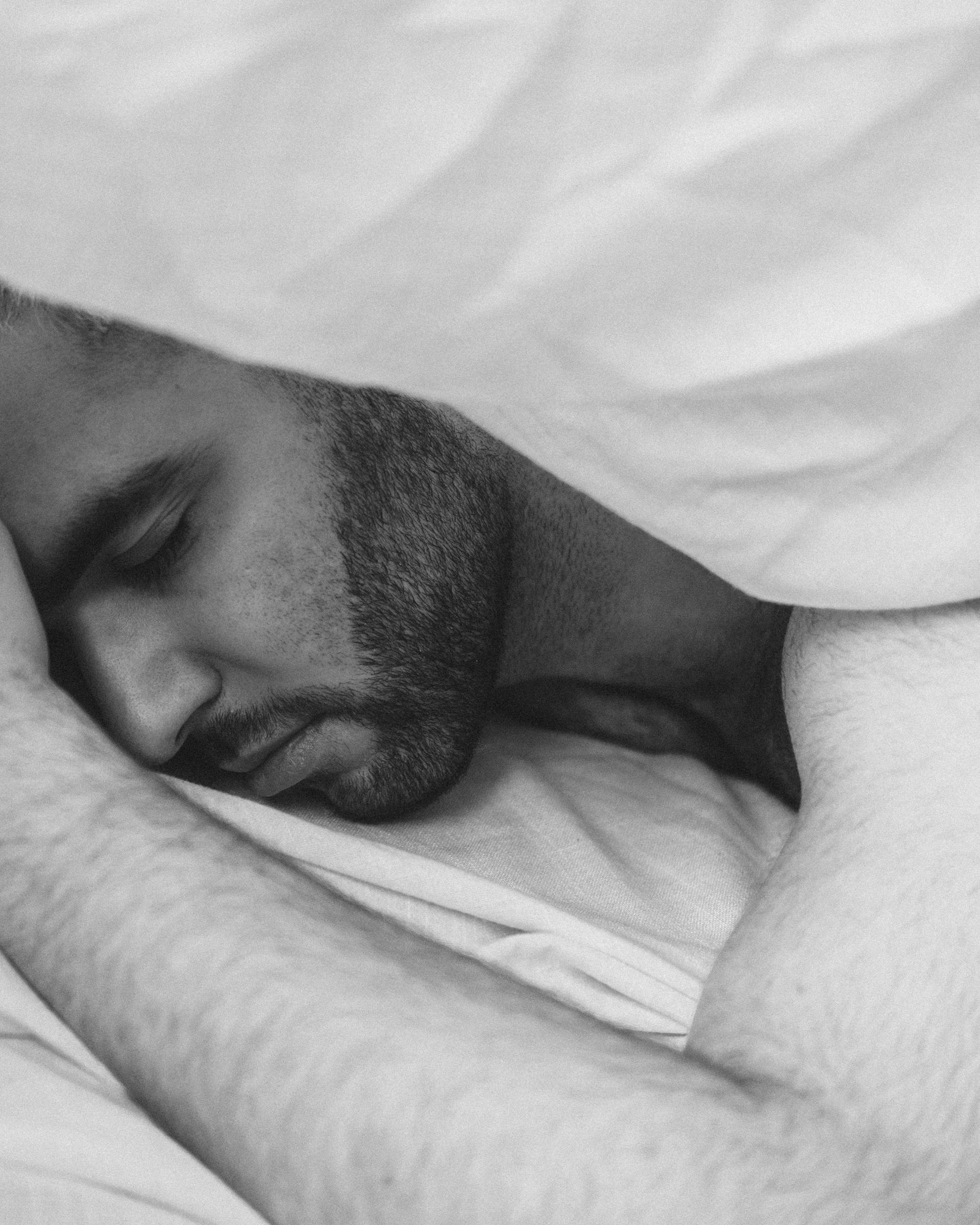 A man sleeping | Source: Pexels