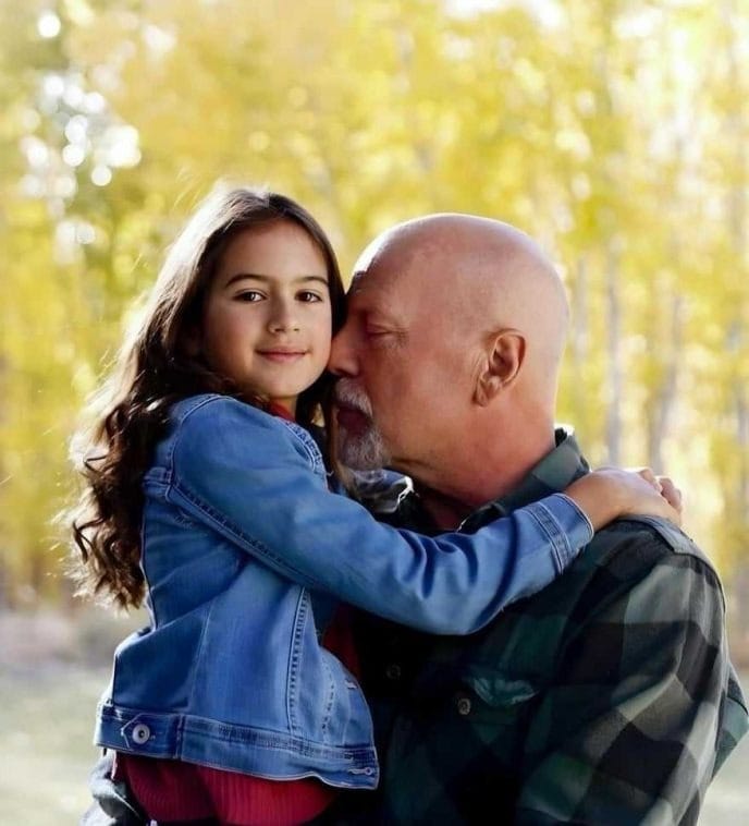 «It’s the last Christmas that he remembers me!» This is how terminally ill Bruce Willis looks and lives now