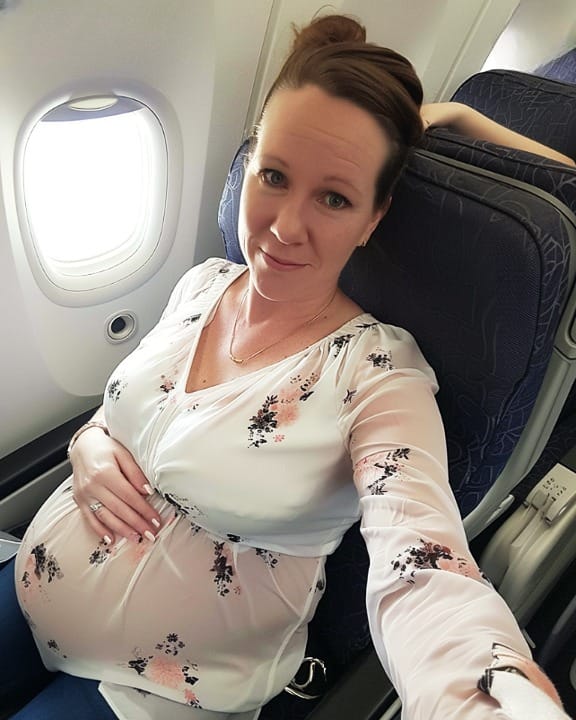 PREGNANT PASSENGER FORCED TO KNEEL BY FLIGHT ATTENDANT – THE SHOCKING REASON WHY