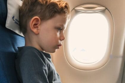 Child on a Plane Passed Me a Note and $10 — It Changed My Life