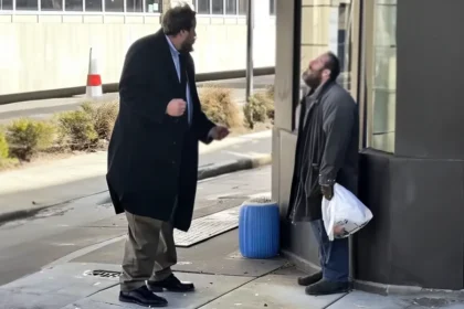 Rich Man Mocked Beggar Who Stood up for Old Lady — The Next Day, He Was on His Knees Begging the Homeless Man for Forgiveness